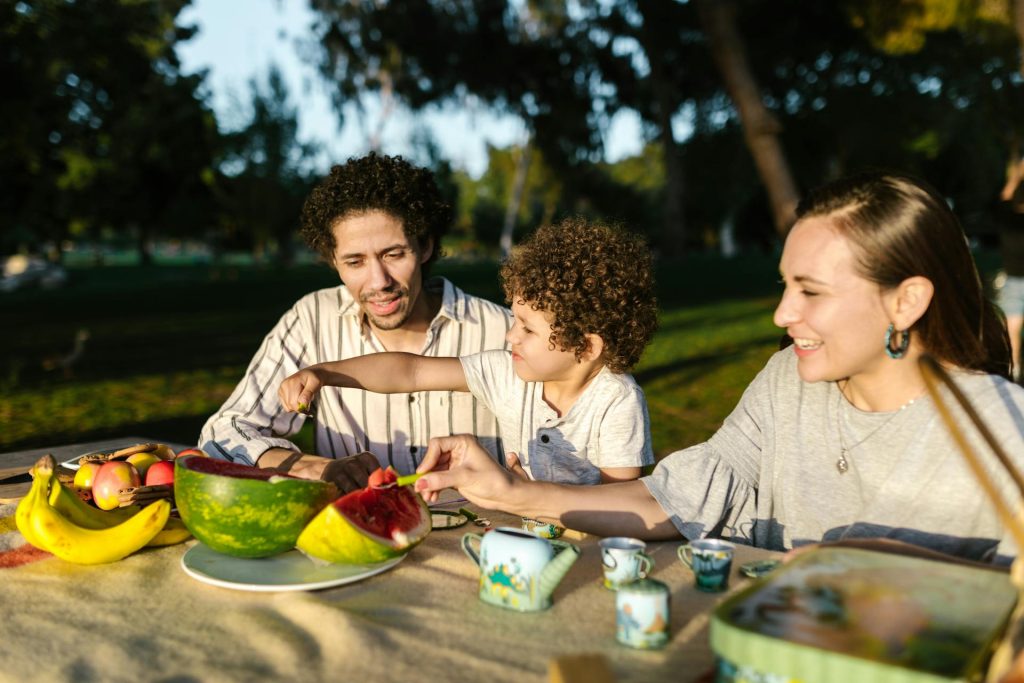Family eating healthy food (1)